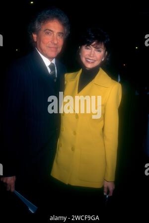 Beverly Hills, Californie, États-Unis 19 novembre 1996 le Dr Harry Glassman et l'actrice Victoria principale assistent à ÔShineÕ une projection caritative le 19 novembre 1996 à Beverly Hills, Californie, États-Unis. Photo de Barry King/Alamy stock photo Banque D'Images