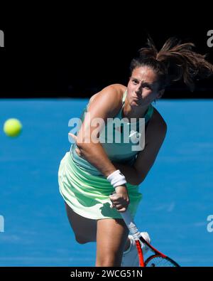 Melbourne, Australie. 16 janvier 2024. 14e SEED DARIA KASATKINA de la Fédération de Russie en action contre PEYTON STEARNS des États-Unis sur KIA Arena dans un match de 2e tour en simple féminin le jour 3 de l'Open d'Australie 2024 à Melbourne, Australie. Sydney Low/Cal Sport Media/Alamy Live News Banque D'Images