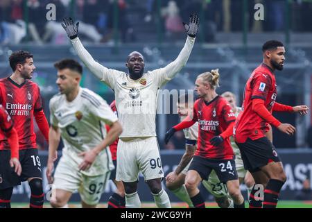 Milan, Italie. 14 janvier 2024. Romelu Lukaku de L'AS Roma (C) fait des gestes lors du match de football Serie A 2023/24 entre l'AC Milan et L'AS Roma au stade San Siro. Score final ; Milan 3:1 Roma crédit : SOPA Images Limited/Alamy Live News Banque D'Images