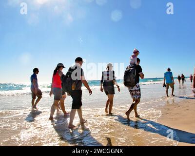 Spaziergang am Wasser - hier am Strand von Jandia auf Fuerteventura am 16.01.2020 *** marcher au bord de l'eau ici sur la plage de Jandia sur Fuerteventura sur 16 01 2020 Banque D'Images