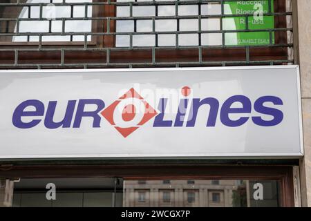 Bordeaux , France - 01 14 2024 : bus Eurolines en Europe des lignes de bus longue distance en France et en Europe Banque D'Images