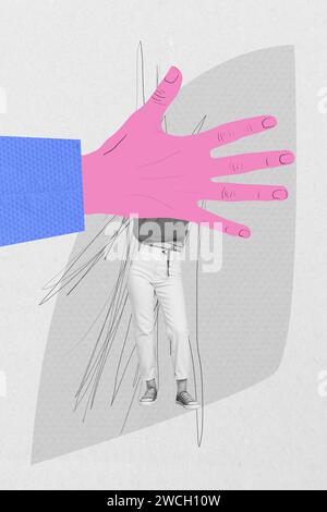 Collage vertical affiche créative effet monochrome femme debout grande main humaine cacher tête demi corps croquis modèle de dessin Banque D'Images