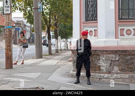 Chisinau, Moldavie - juin 26 2018 : Officier de la Trupele de Carabinieri qui garde devant leur quartier général. Banque D'Images