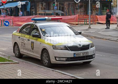 Chisinau, Moldavie - juin 26 2018 : voiture de police du Poliția patrulare garée dans le centre-ville. Banque D'Images