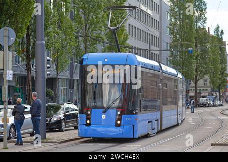 Munich, Allemagne - Mai 30 2019 : tramway classe S de la ligne 19 du tramway de Munich. Banque D'Images