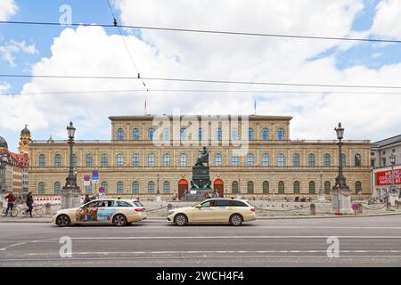 Munich, Allemagne - Mai 30 2019 : l'Académie bavaroise des Beaux-Arts (en allemand : Bayerische Akademie der Schönen Künste) est une association de personnalités renommées Banque D'Images