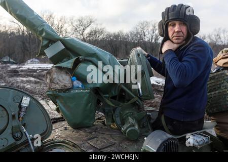 KHARKIV Reg, UKRAINE - 20 décembre 2023 : bataillon de chars de la 41e brigade mécanisée des forces armées ukrainiennes dans la région de Kharkiv, Ukraine. Banque D'Images