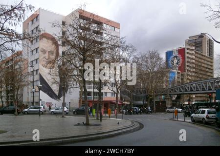 Paris, France - 02 février 2018 : série de trois peintures murales, situées sur la place Pinel et le boulevard Vincent Auriol, près du métro national en 13t Banque D'Images