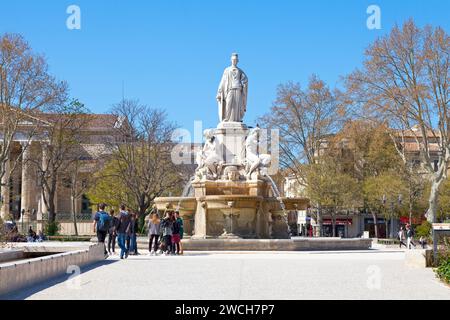 Nîmes, France - Mars 21 2019 : la fontaine Pradier est une fontaine monumentale en marbre inaugurée sur l'esplanade de Nîmes le 1 juin 1851. Son créateur Banque D'Images