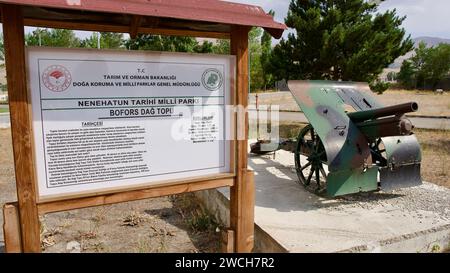 Erzurum, TURQUIE - 08 23, 2023 : chars et armes d'artillerie lourde de la guerre ottomane-russe. Musée des anciens véhicules de guerre à Erzurum. Banque D'Images