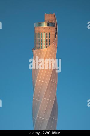 Der TK-Elevator Testturm ist BEI Morgenlicht zu sehen. Rottweil Baden-Württemberg Deutschland *** la tour d'essai de l'ascenseur TK peut être vue dans la lumière du matin Rottweil Baden Württemberg Allemagne Banque D'Images