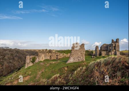 Château de Pennard, surplombant Three Cliffs Bay, sur la péninsule de Gower, au sud du pays de Galles Banque D'Images