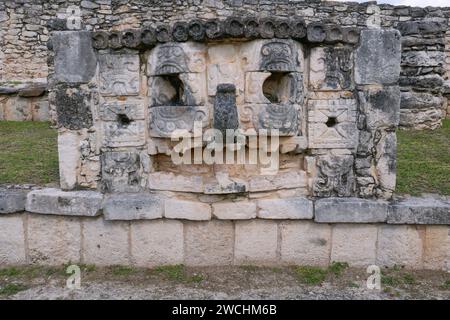 Sculpture maya sur le site archéologique des ruines de Mayapan, dans le Yucatan, Mexique Banque D'Images