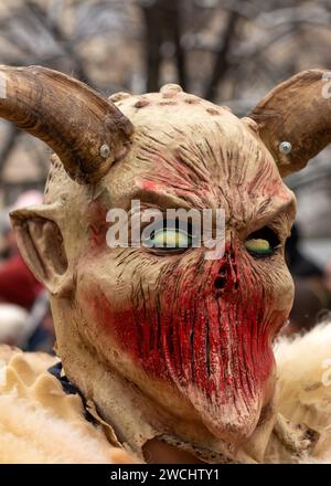 Portrait de masque effrayant au Surva International Mascarade and Mummers Festival à Pernik, Sofia région, Bulgarie, Europe de l'est, Balkans, UE Banque D'Images