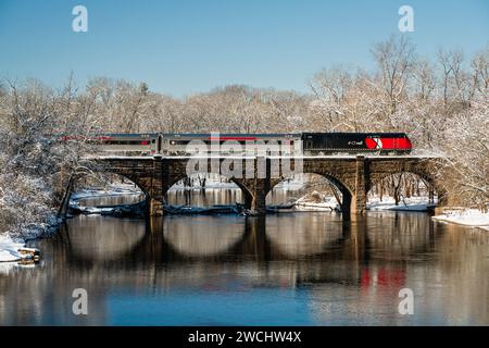 Train ferroviaire CT sur le pont ferroviaire de Farmington River   Windsor, Connecticut, États-Unis Banque D'Images