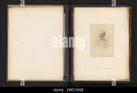 Production photographique d'un croquis d'un portrait d'un agriculteur inconnu par Albert Hendschel, Theodor Huth, d'après Albert Hendschel, c. 1865 - dans ou avant vers 1870 photographie cette photo fait partie d'une couverture avec 50 photos sur 48 feuilles, une liste d'images et une page de titre. Frankfurt am main papier albumen print personnes historiques non connues par leur nom. agriculteurs Banque D'Images