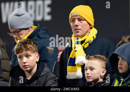 Waalwijk, pays-Bas. 12 janvier 2024. WAALWIJK, PAYS-BAS - 12 JANVIER : fans et supporters du RKC Waalwijk lors du match néerlandais d'Eredivisie entre le RKC Waalwijk et Heracles Almelo au Mandemakers Stadion le 12 janvier 2024 à Waalwijk, pays-Bas. (Photo de Joris Verwijst/Orange Pictures) crédit : Orange pics BV/Alamy Live News Banque D'Images