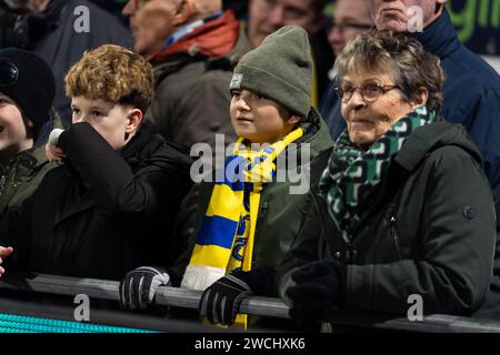 Waalwijk, pays-Bas. 12 janvier 2024. WAALWIJK, PAYS-BAS - 12 JANVIER : fans et supporters du RKC Waalwijk lors du match néerlandais d'Eredivisie entre le RKC Waalwijk et Heracles Almelo au Mandemakers Stadion le 12 janvier 2024 à Waalwijk, pays-Bas. (Photo de Joris Verwijst/Orange Pictures) crédit : Orange pics BV/Alamy Live News Banque D'Images