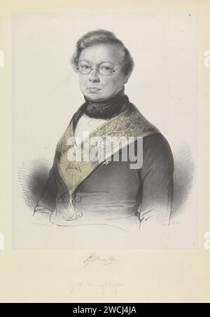 Portrait de Gerardus Wouter Verweij Mejan, Isaac Cornelis eLink Sterk, 1830 - 1850 print la personne représentée porte un costume franc-maçon avec un pendentif avec le passant et le carré. Il porte également des lunettes et un chevalier sur sa poitrine. Sous le portrait sont signature. Le journal de la Haye. personnages historiques (+ portrait buste (complet)). Objets rituels et moyens rituels  franc-maçonnerie Banque D'Images