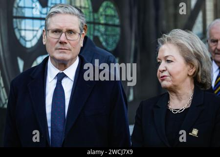 Londres, Royaume-Uni. 16 janvier 2024. Sir Keir Starmer, chef du Parti travailliste, et Dame Rosie Winterton, vice-présidente de la Chambre, assistent au service de Thanksgiving de l'ancienne présidente de la Chambre des communes, Betty Boothroyd, décédée l'an dernier. Le service a eu lieu à l'église St Margaret's de Westminster. Crédit : Imageplotter/Alamy Live News Banque D'Images