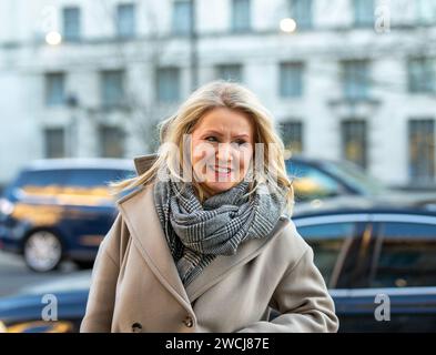 Londres, Royaume-Uni. 1 janvier 2024. Esther McVey ministre sans portefeuille arrive au bureau du cabinet pour une réunion hebdomadaire du cabinet crédit : Richard Lincoln/Alamy Live News Banque D'Images