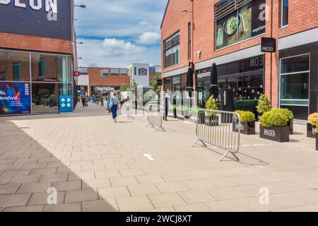 Mesures de distanciation sociale mises en place au Old Market à mesure que les restrictions Covid 19 sont assouplies, Hereford UK juin 2020 Banque D'Images