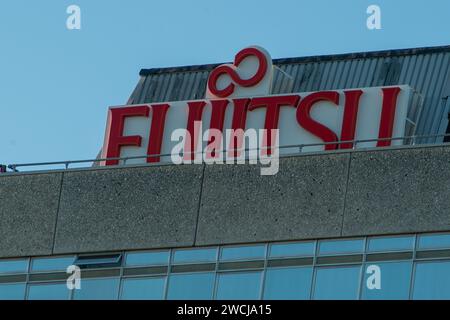 Bracknell, Royaume-Uni. 16 janvier 2024. Siège social de Fujitsu à Bracknell, Berkshire. Entre 1999 et 2015, la poste a poursuivi des centaines de sous-maîtres de poste et de postresses en raison du système INFORMATIQUE Horizon défectueux de Fujitsu. Un certain nombre d'entre eux ont passé à tort du temps en prison pour avoir commis une fraude. Le PDG européen de Fujitsu en Europe, Paul Patterson, a déclaré que la société avait une « obligation morale » de contribuer à un programme de réparation pour les victimes des postes et a présenté aujourd'hui ses excuses pour le rôle de la société dans « cette erreur judiciaire épouvantable » lors d'un comité restreint d'affaires de la Chambre des communes Banque D'Images