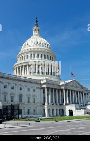 Bâtiment du Capitole des États-Unis par un jour ensoleillé clair Banque D'Images