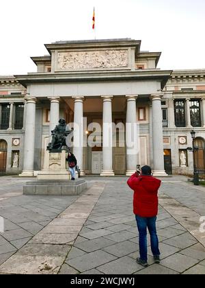 Personnes prenant des photos au Musée du Prado. Madrid, Espagne. Banque D'Images