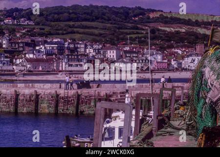 Port de Lyme Regis en 2002. Cette image a été prise à partir de la diapositive originale. Banque D'Images