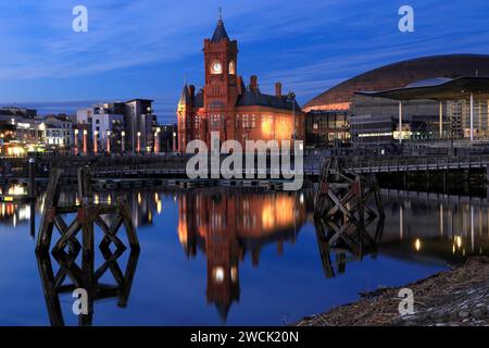 Victorian Pierhead Building at night, la baie de Cardiff, Cardiff, Pays de Galles, Royaume-Uni. Banque D'Images