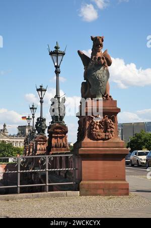 Moltke Pont sur la rivière Spree à Berlin. Allemagne Banque D'Images