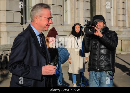 Londres, Royaume-Uni. 16 janvier 2024. Michael Gove, député, secrétaire d'État chargé du nivellement, du logement et des collectivités et ministre des relations intergouvernementales. Les ministres du gouvernement Sunak assistent aujourd'hui à la réunion hebdomadaire du Cabinet à Downing Street. Crédit : Imageplotter/Alamy Live News Banque D'Images