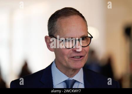 SPD-Bundestagsfraktion, Michael Müller, MDB, telefoniert Fraktionssitzung SPD-Bundestagsfraktion, Michael Müller, MDB Berlin GER *** Groupe parlementaire SPD, Michael Müller, MDB, au téléphone Réunion du groupe parlementaire SPD Groupe parlementaire, Michael Müller, MDB Berlin GER Banque D'Images