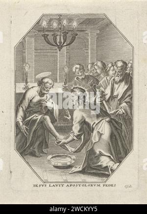 Voetwassing, Cornelis Galle (I), 1586 - 1650 print Christ lave les apôtres un par un. Il s'agenouille sur le sol et sèche les pieds du premier apôtre avec un chiffon. Premier tirage d'une série de 13, avec des performances de l'histoire souffrante du Christ. Sud des pays-Bas gravure sur papier Christ lave les pieds des apôtres (Jean 13:1-20) Banque D'Images