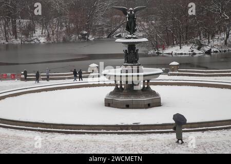 New York City, NY, États-Unis. 16 janvier 2024. La neige accumulée est vue à Central Park à New York aux États-Unis, ce mardi 16. C'est le montant accumulé le plus élevé après 701 jours. (Image de crédit : © William Volcov/ZUMA Press Wire) USAGE ÉDITORIAL SEULEMENT! Non destiné à UN USAGE commercial ! Banque D'Images