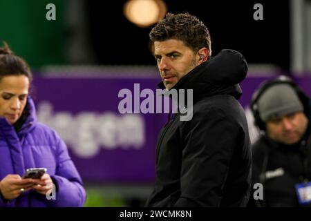 Rotterdam, Nederland. 16 janvier 2024. ROTTERDAM, NEDERLAND - JANVIER 16 : ESPN Analist Kees Kwakman lors du match de 3e tour de la Toto KNVB Cup entre l'Excelsior Maassluis et ado Den Haag au Sparta-Stadion Het Kasteel le 16 janvier 2024 à Rotterdam, Nederland. (Photo Hans van der Valk/Orange Pictures) crédit : dpa/Alamy Live News Banque D'Images