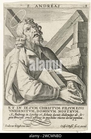 Apôtre Andreas, Crispijn van de passe (I), d'après Joos van Winghe, 1594 impression Buste de l'apôtre Andreas, un livre entre ses bras et une croix d'Andreas derrière lui. Dans la marge une légende en latin. Impression d'une série avec Christ et les apôtres. Cologne papier gravure l'apôtre Andrew ; attributs possibles : livre, croix en forme de X, poisson, filet de pêche, corde, défilement Banque D'Images