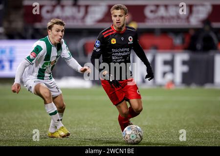 Rotterdam, pays-Bas. 16 janvier 2024. ROTTERDAM, PAYS-BAS - 16 JANVIER : Kenzo Goudmijn de l'Excelsior Rotterdam dribble avec le ballon lors du match de la Toto KNVB Cup entre l'Excelsior Rotterdam et le FC Groningen au Van Donge & de Roo Stadion le 16 janvier 2024 à Rotterdam, pays-Bas. (Photo Broer van den Boom/Orange Pictures) crédit : dpa/Alamy Live News Banque D'Images