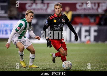 Rotterdam, pays-Bas. 16 janvier 2024. ROTTERDAM, PAYS-BAS - 16 JANVIER : Kenzo Goudmijn de l'Excelsior Rotterdam dribble avec le ballon lors du match de la Toto KNVB Cup entre l'Excelsior Rotterdam et le FC Groningen au Van Donge & de Roo Stadion le 16 janvier 2024 à Rotterdam, pays-Bas. (Photo Broer van den Boom/Orange Pictures) crédit : dpa/Alamy Live News Banque D'Images
