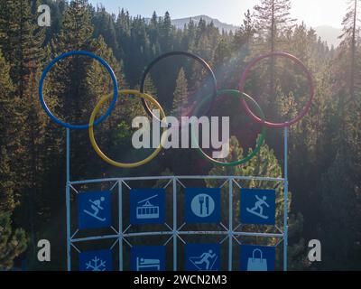 Panneau Monument à une intersection dans Olympic Valley. Banque D'Images