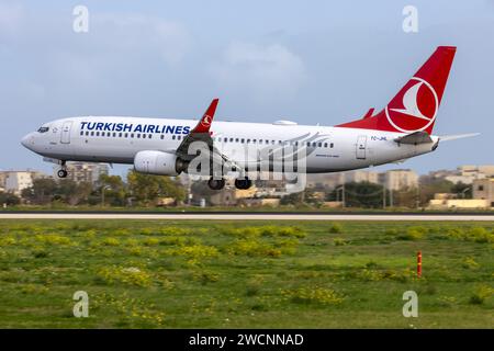 Boeing 737-8F2 de Turkish Airlines (REG : TC-JHL) en provenance d'Istanbul sur le vol quotidien du matin. Banque D'Images