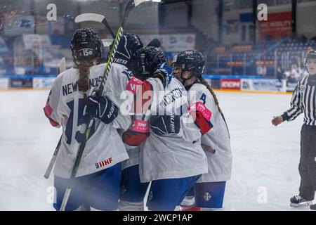 Heerenveen, Niederlande. 16 janvier 2024. HEERENVEEN, PAYS-BAS - NOVEMBRE 16 : la Grande Bretagne célèbre un but lors du Championnat du monde féminin des moins de 18 ans à Thialf le 16 janvier 2024 à Heerenveen, pays-Bas (photo de Ricardo Veen/Orange Pictures) crédit : dpa/Alamy Live News Banque D'Images