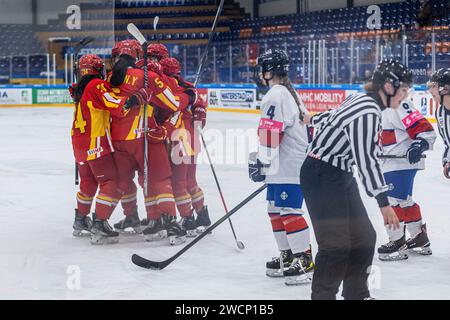 Heerenveen, Niederlande. 16 janvier 2024. HEERENVEEN, PAYS-BAS - NOVEMBRE 16 : la Chine célèbre un but lors du Championnat du monde féminin U18 à Thialf le 16 janvier 2024 à Heerenveen, pays-Bas (photo de Ricardo Veen/Orange Pictures) crédit : dpa/Alamy Live News Banque D'Images