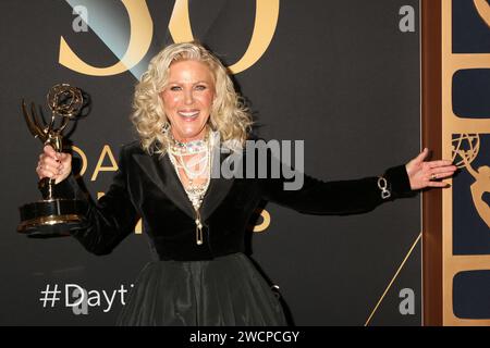 Les gagnants des 50th Daytime Emmy Awards se promènent à l'hôtel Bonaventure le 15 décembre 2023 à Los Angeles, CA avec : Alley Mills où : Los Angeles, Californie, États-Unis quand : 16 décembre 2023 crédit : Nicky Nelson/WENN Banque D'Images