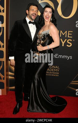 Les gagnants des 50th Daytime Emmy Awards marchent à l'hôtel Bonaventure le 15 décembre 2023 à Los Angeles, CA avec : Elan Ruspoli, Jacqueline MacInnes Wood où : Los Angeles, Californie, États-Unis quand : 16 déc 2023 crédit : Nicky Nelson/WENN Banque D'Images