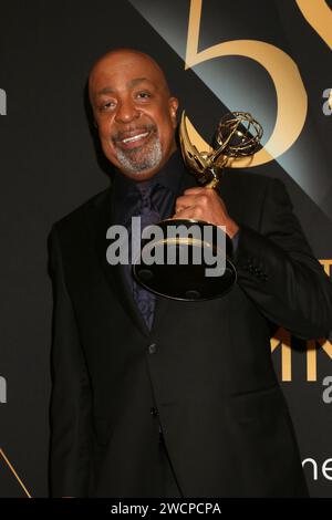 Les gagnants des 50th Daytime Emmy Awards se promènent à l'hôtel Bonaventure le 15 décembre 2023 à Los Angeles, CA avec : Robert Gossett où : Los Angeles, Californie, États-Unis quand : 16 décembre 2023 crédit : Nicky Nelson/WENN Banque D'Images