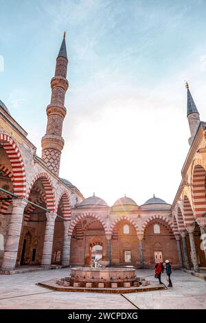 Edirne, Turkiye - 14 janvier 2024 : la mosquée UC Serefeli est une mosquée ottomane du 15e siècle située à Edirne, en Turquie. Banque D'Images