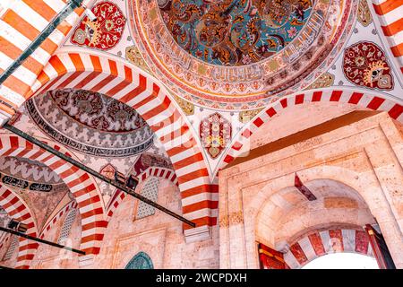 Edirne, Turkiye - 14 janvier 2024 : la mosquée UC Serefeli est une mosquée ottomane du 15e siècle située à Edirne, en Turquie. Banque D'Images