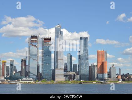 Une photo de midi de la Skyline de Midtown Manhattan. Banque D'Images